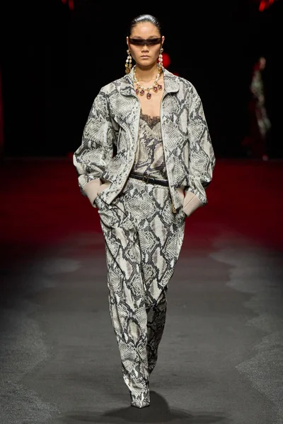 Look 37